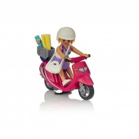 9084 Mujer Con Scooter
